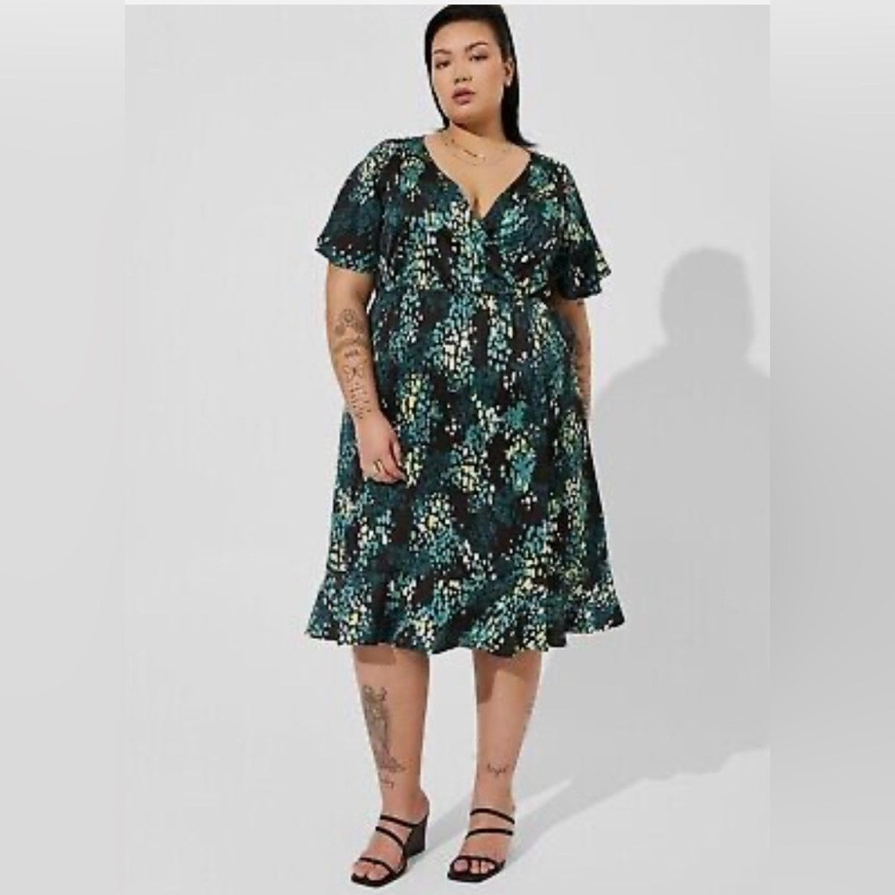 Torrid Women’s Plus Size Midi Bubble Charm Flutter Sleeve Wrap Dress Size 1